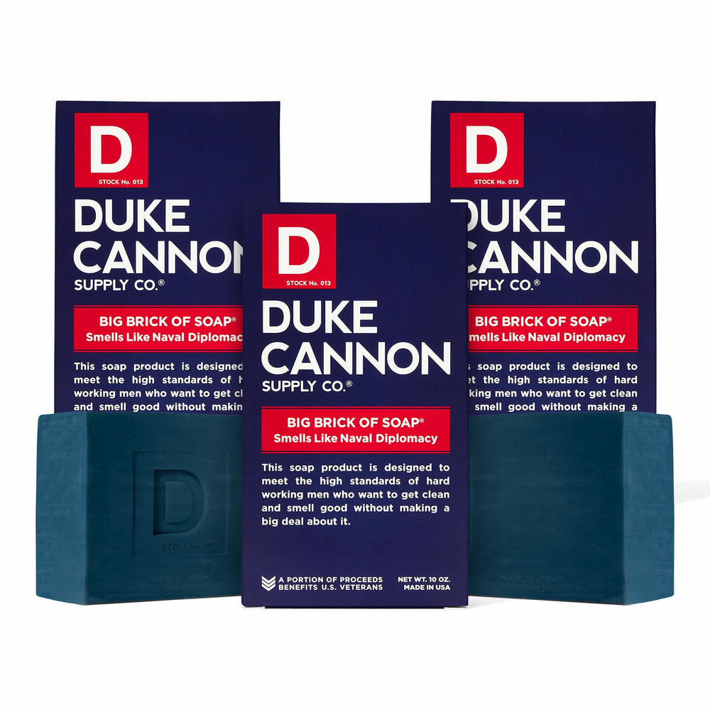 Duke Cannon Naval Diplomacy: jabón ladrillo grande para limpieza intensa con aroma marino.