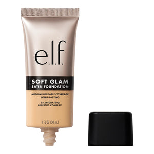 e.l.f. Soft Glam Foundation frente al frasco, acabado satinado de larga duración.