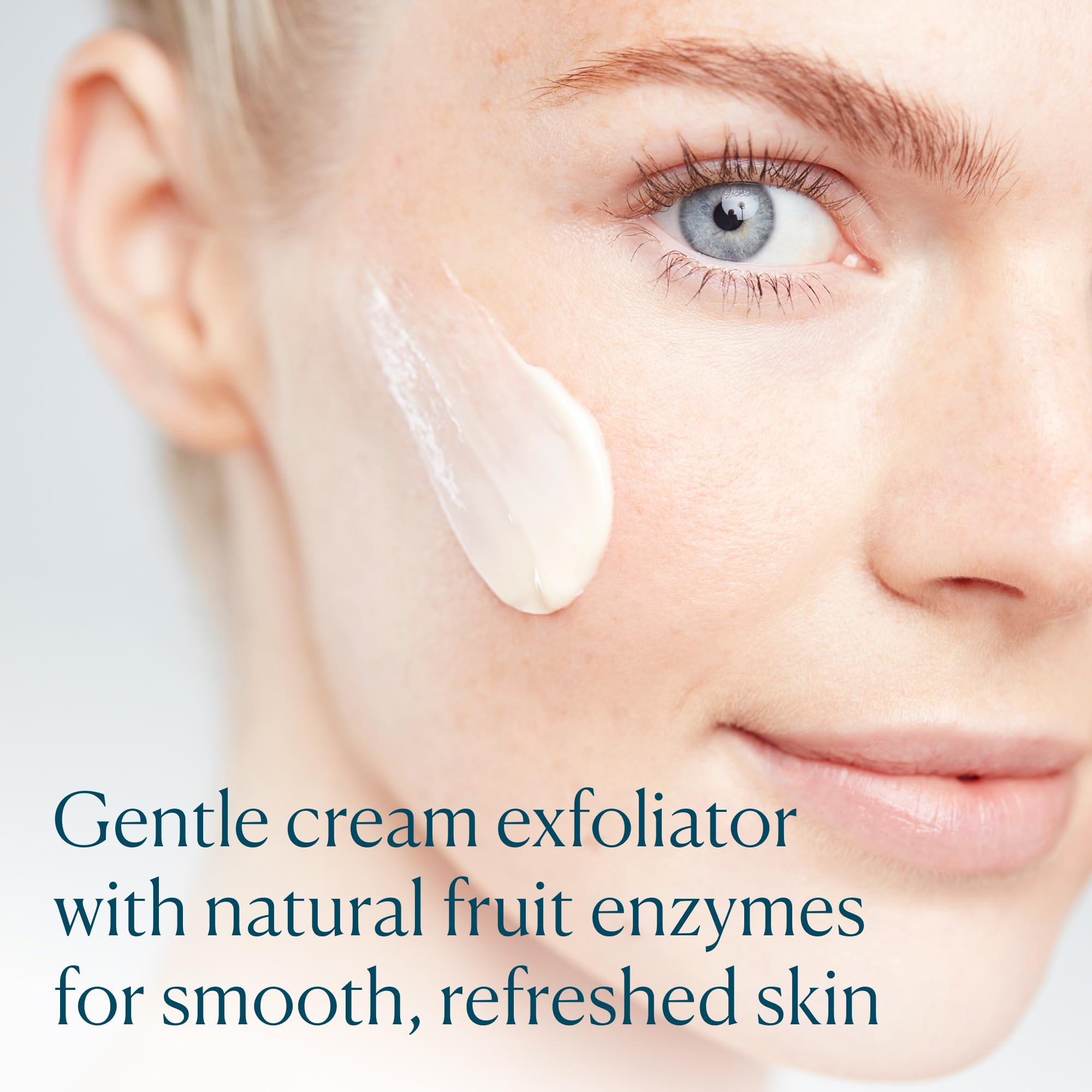 Textura cremosa de ELEMIS Papaya Enzyme Peel al extender en piel