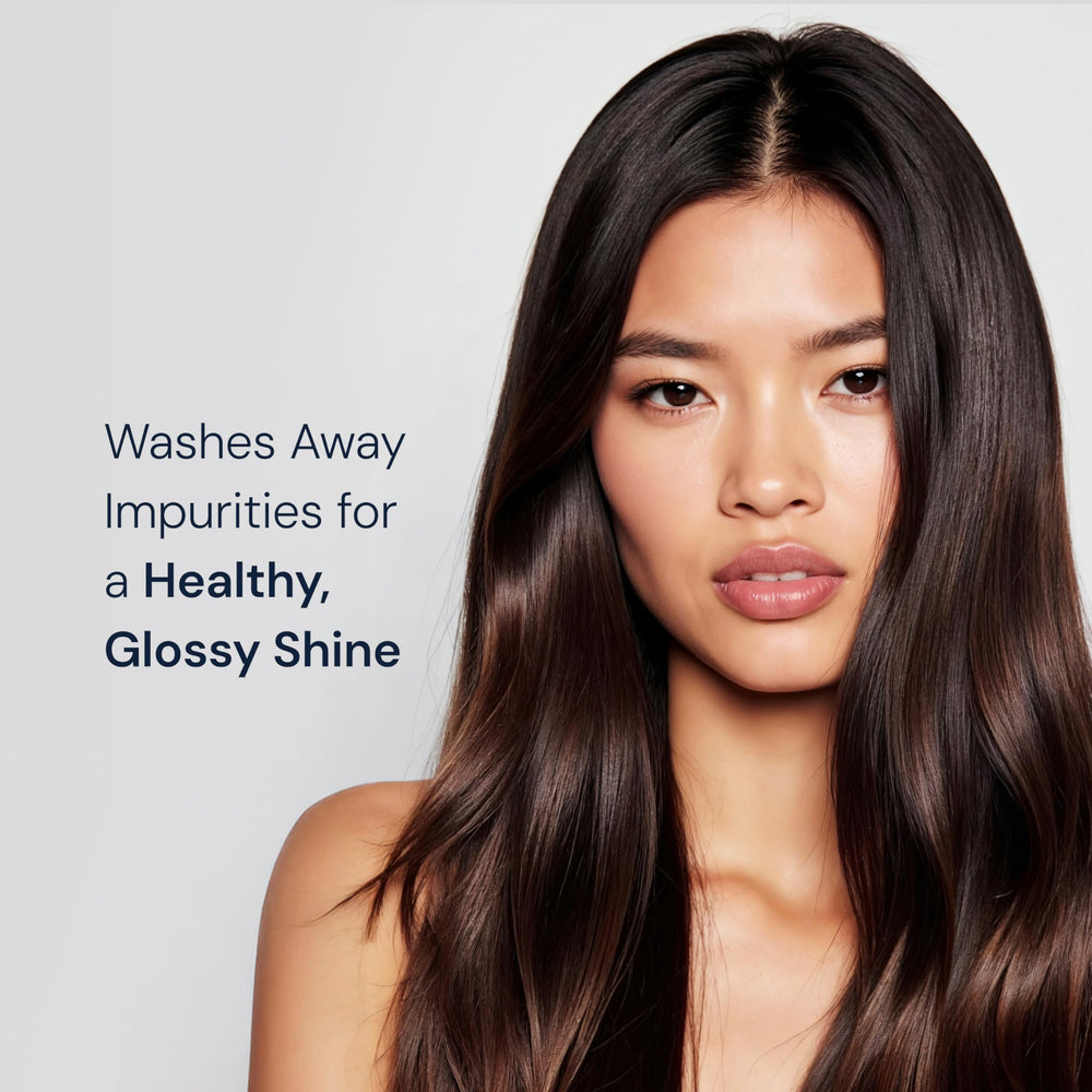 Aplicación suave del champú en cabello mojado para limpieza suave