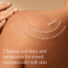 Textura granulada de sal lista para exfoliar la piel.