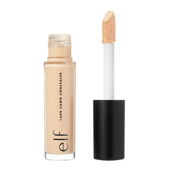 e.l.f. 16HR Camo Concealer cubre imperfecciones con cobertura total para un acabado uniforme.