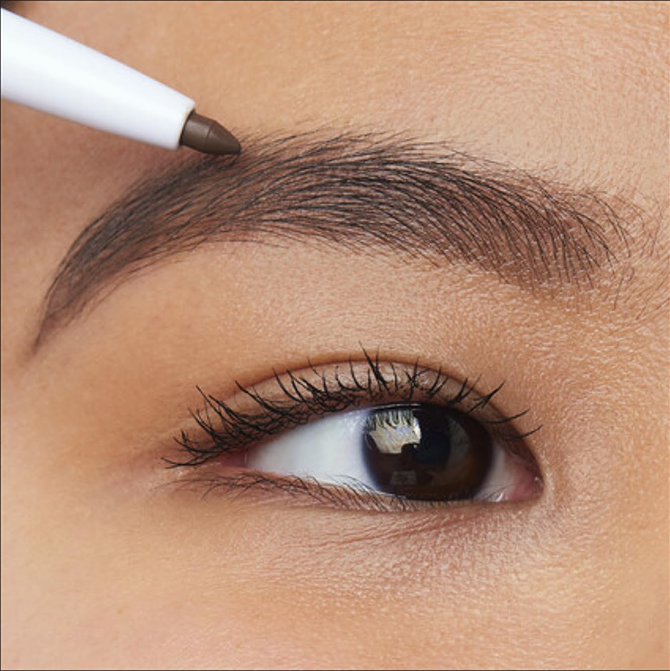 e.l.f. acabado cejas natural para un aspecto pulido