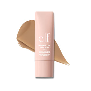 e.l.f. Halo Glow Skin Tint en bote, acabado luminoso y protección SPF 50.