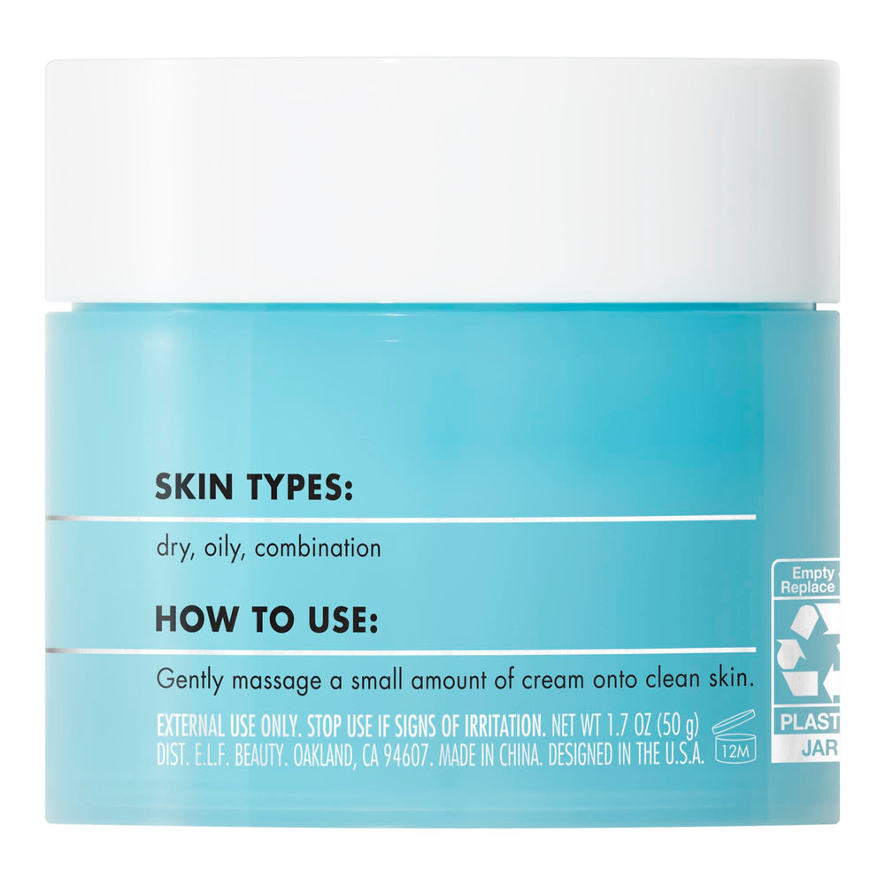 aplicación nocturna de e l f Holy Hydration para despertar piel suave