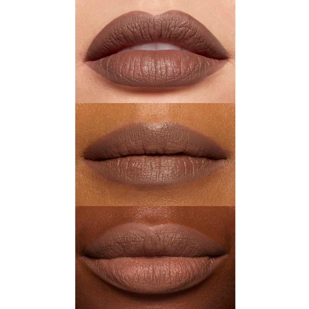 Delineador cremoso Espresso Martini define labios con un look definido.