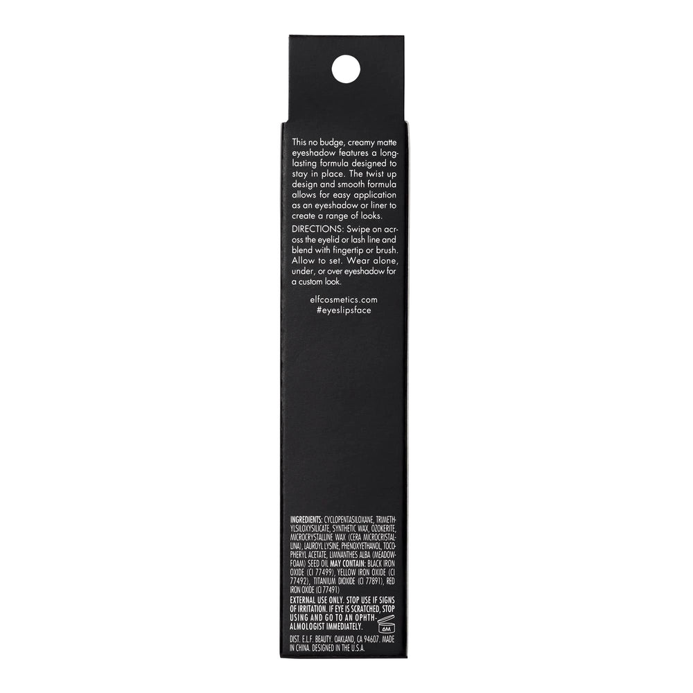 e.l.f. No Budge Matte Sombra Deslizante con sacapuntas integrado para retoques precisos.