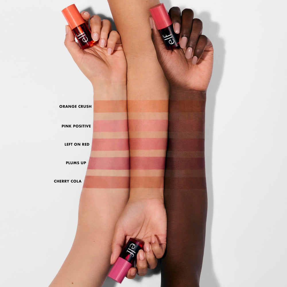 e.l.f. Sheer For It Blush Tint contiene ácido hialurónico para hidratación suave