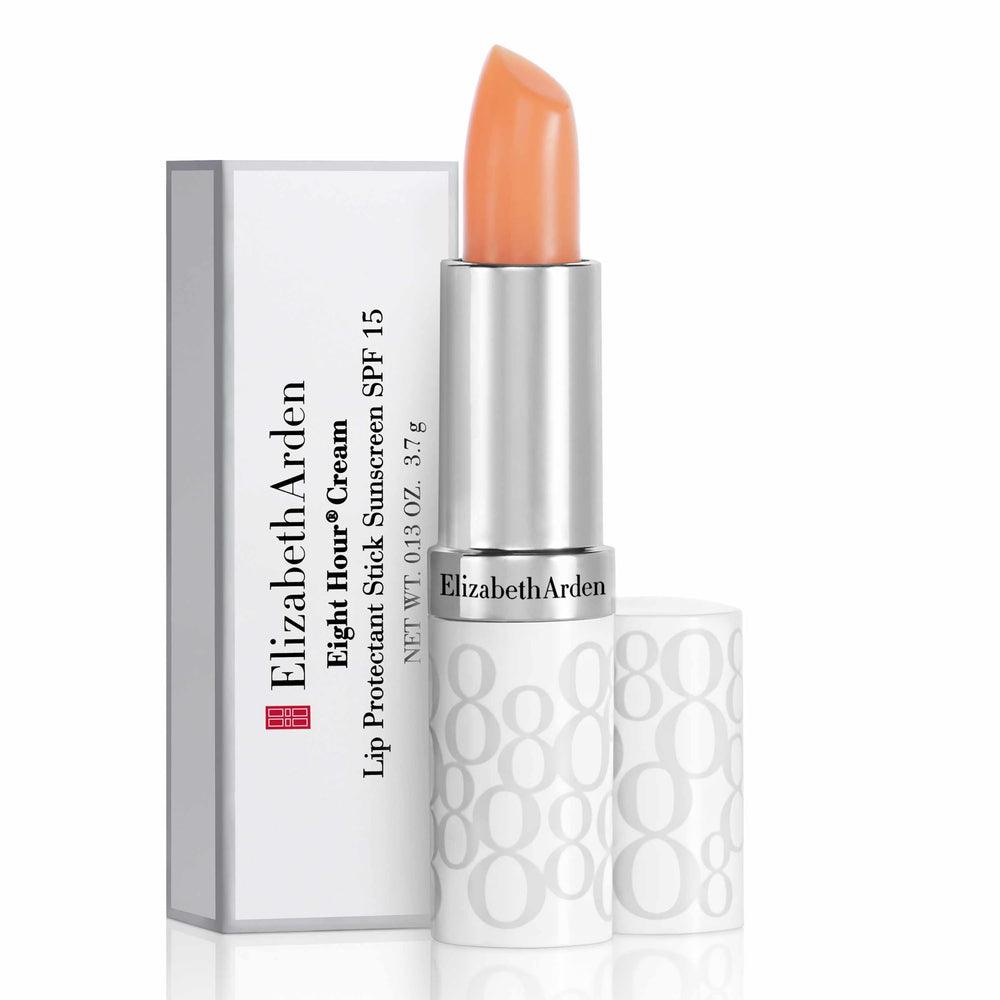 Elizabeth Arden bálsamo labial SPF 15 aplicado en labios secos y suaves