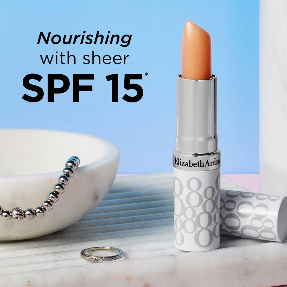 Elizabeth Arden bálsamo labial SPF 15 en formato compacto para llevar
