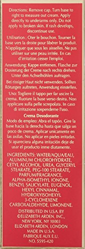Aplicación suave de la crema desodorante Red Door en la axila