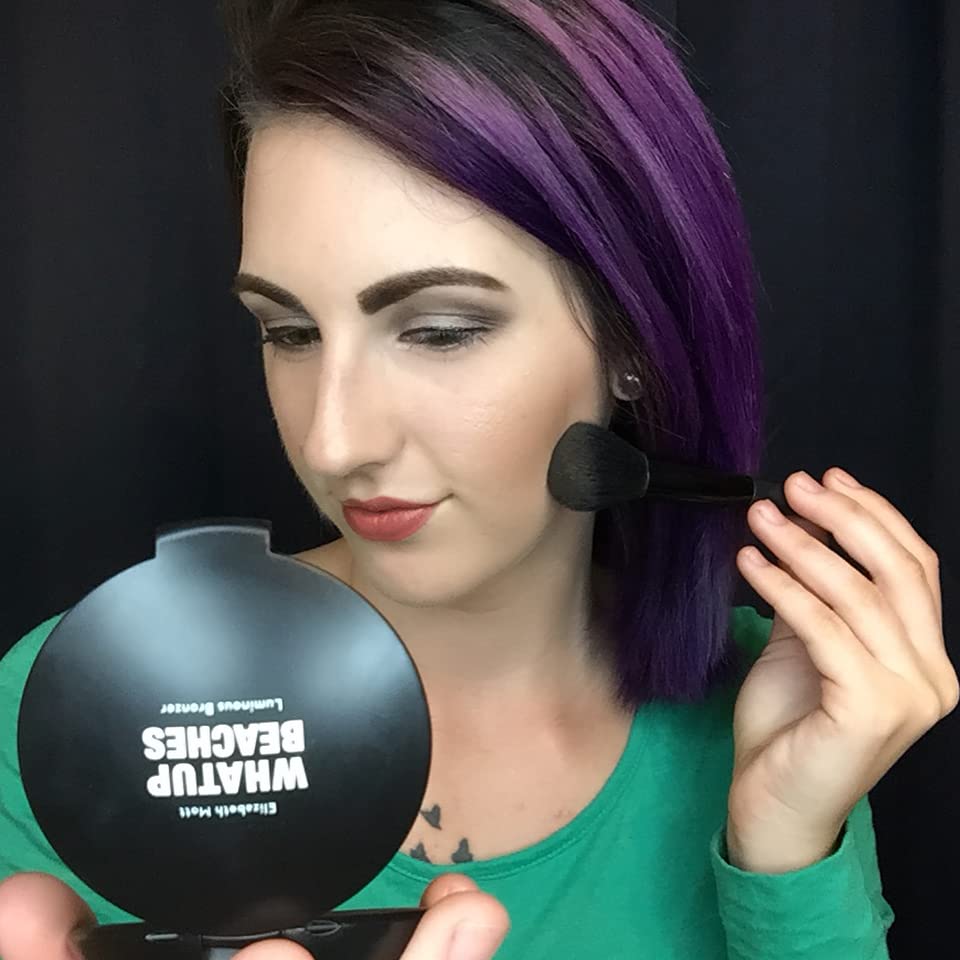 Elizabeth Mott Whatup Beaches Bronzer: acabado luminoso para un brillo natural.