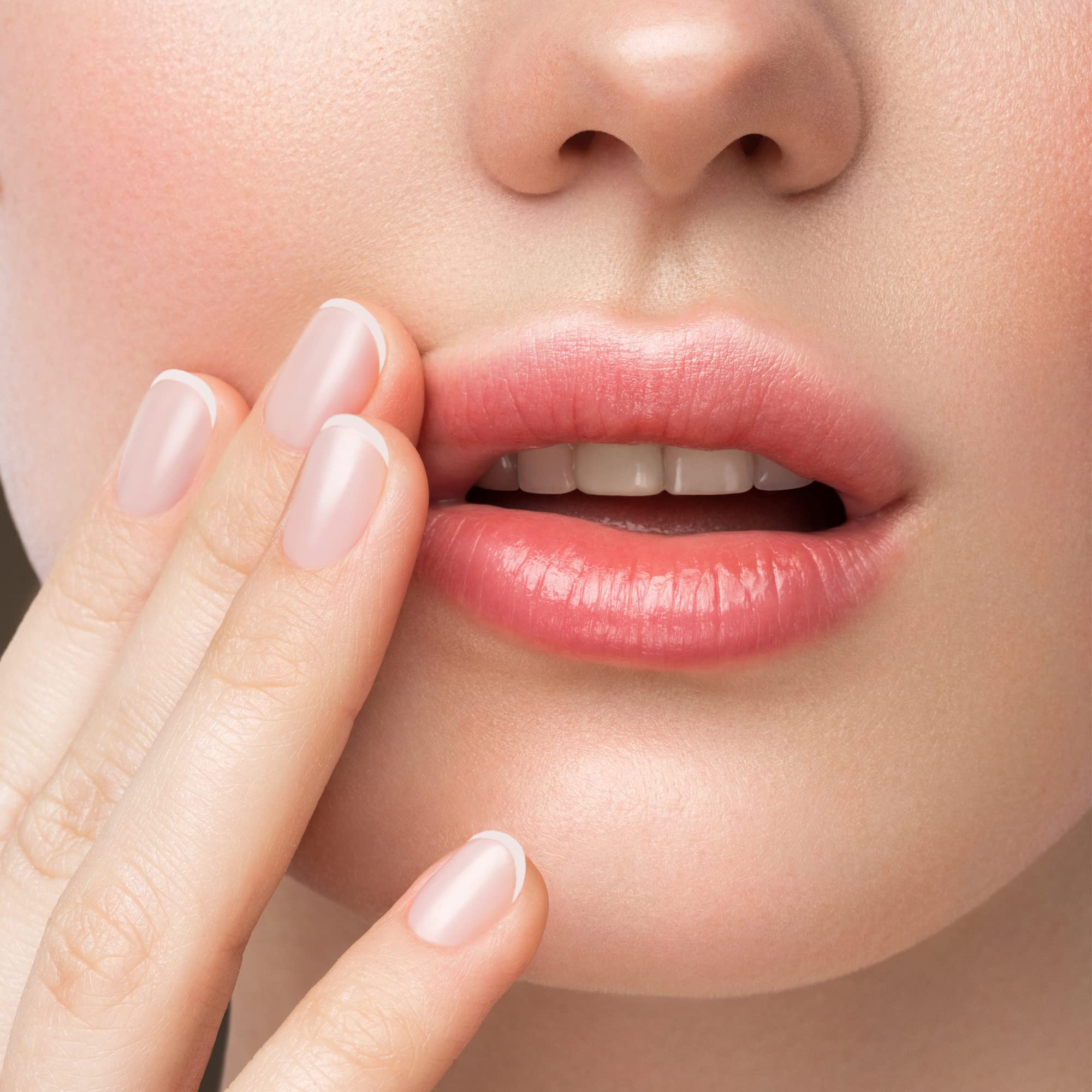 Uso diario con brillos Ellen Tracy para labios brillantes en minutos.