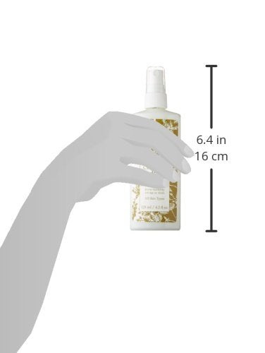 Aplicación de la niebla anti-edad Neroli en la cara