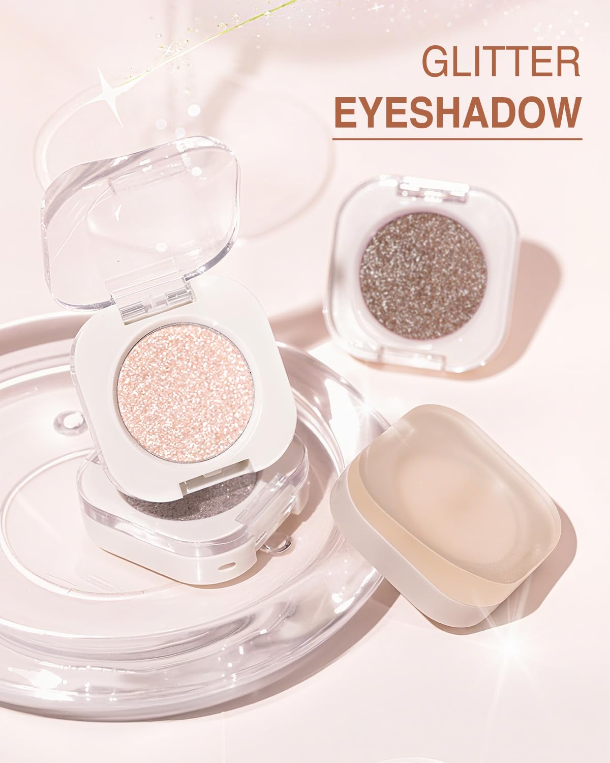 Enfuntins sombra de ojos, acabado champán dorado para destacar con elegancia.