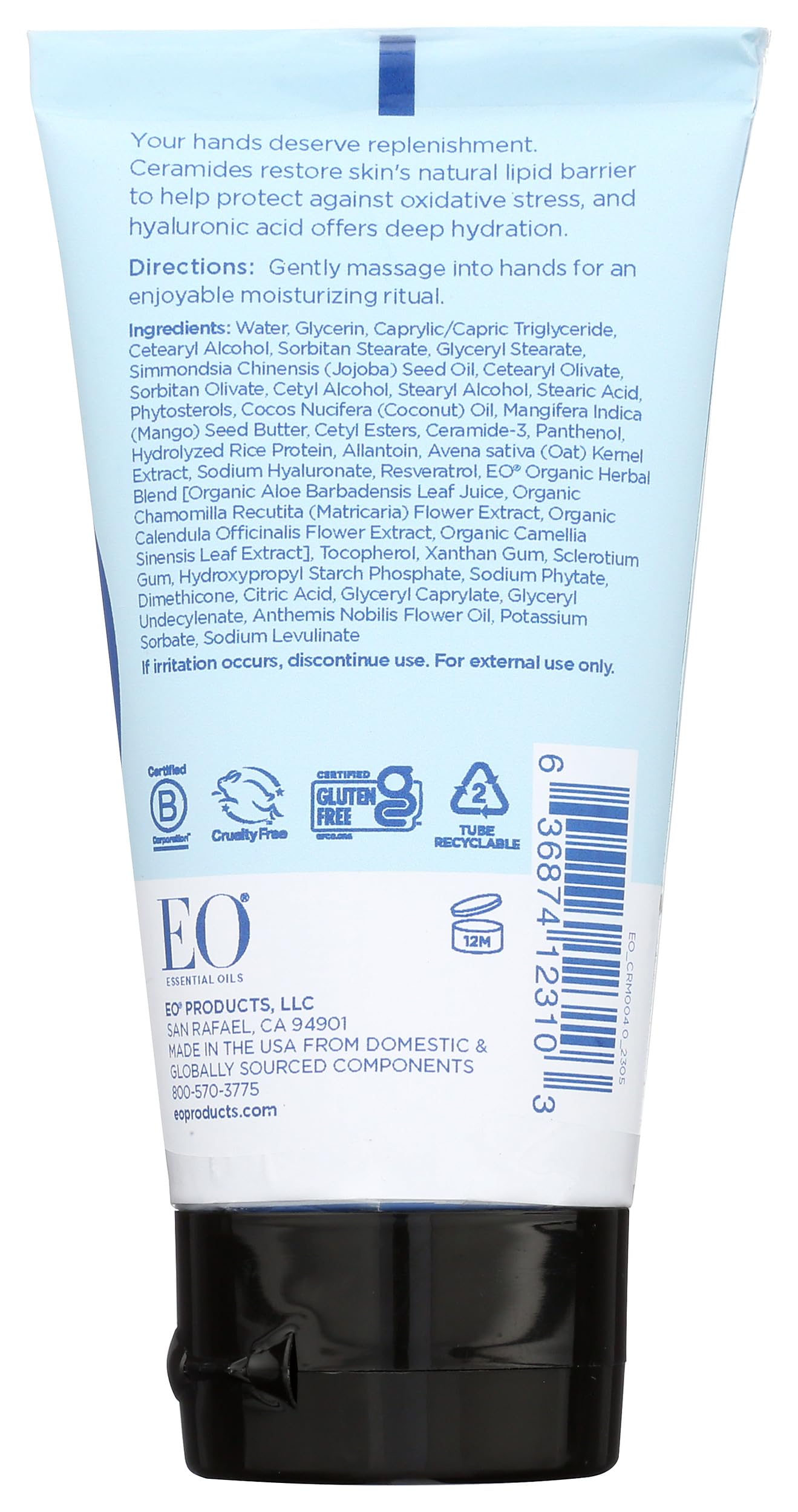 Aplicación de la crema EO sin olor en la palma, suavizando la piel.