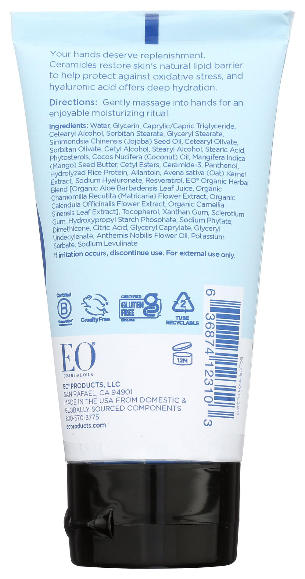 Aplicación de la crema EO sin olor en la palma, suavizando la piel.