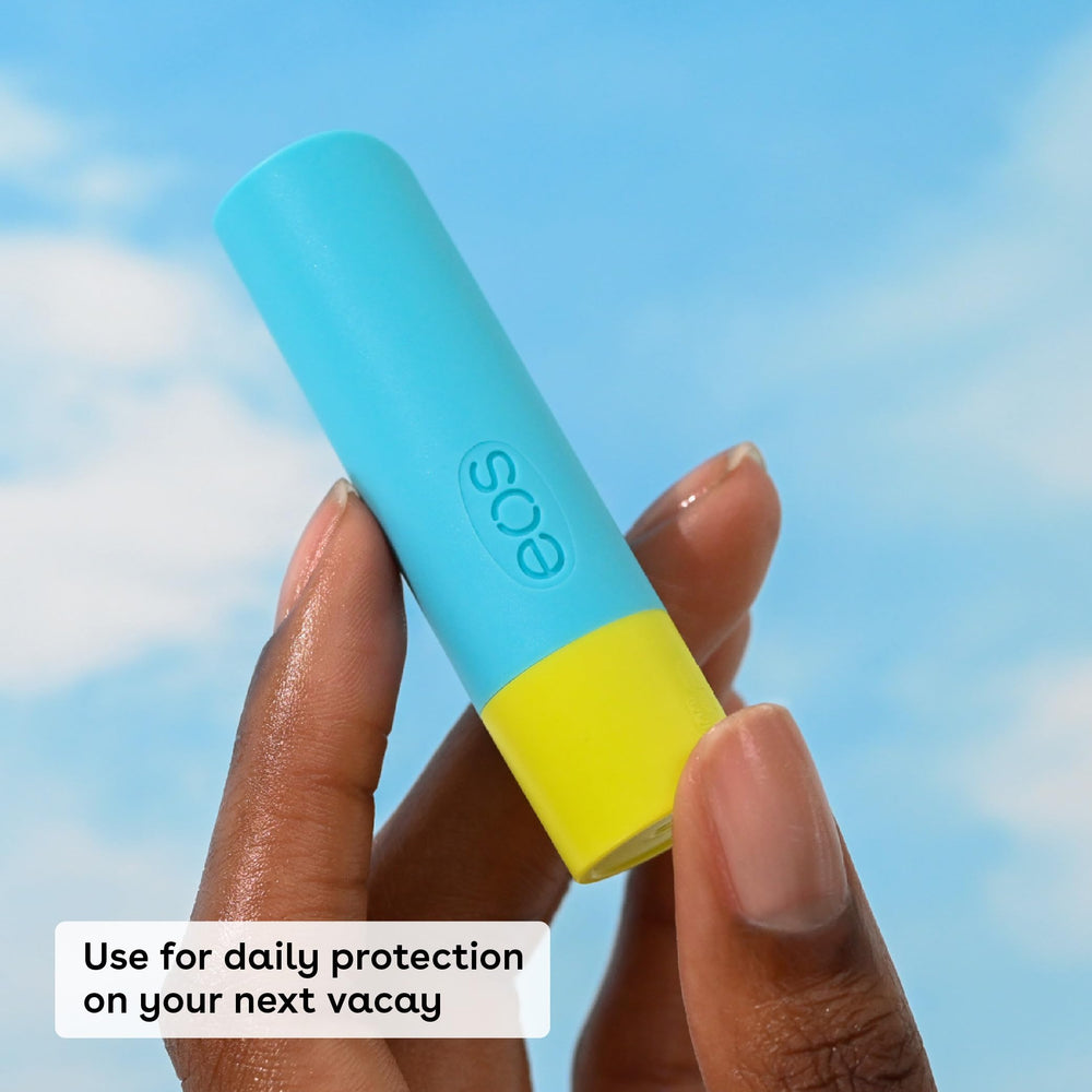 aplicación suave de EOS para labios irritados con hidratación inmediata.