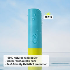 EOS bálsamo labial aroma piña coco SPF 15 para uso diario.