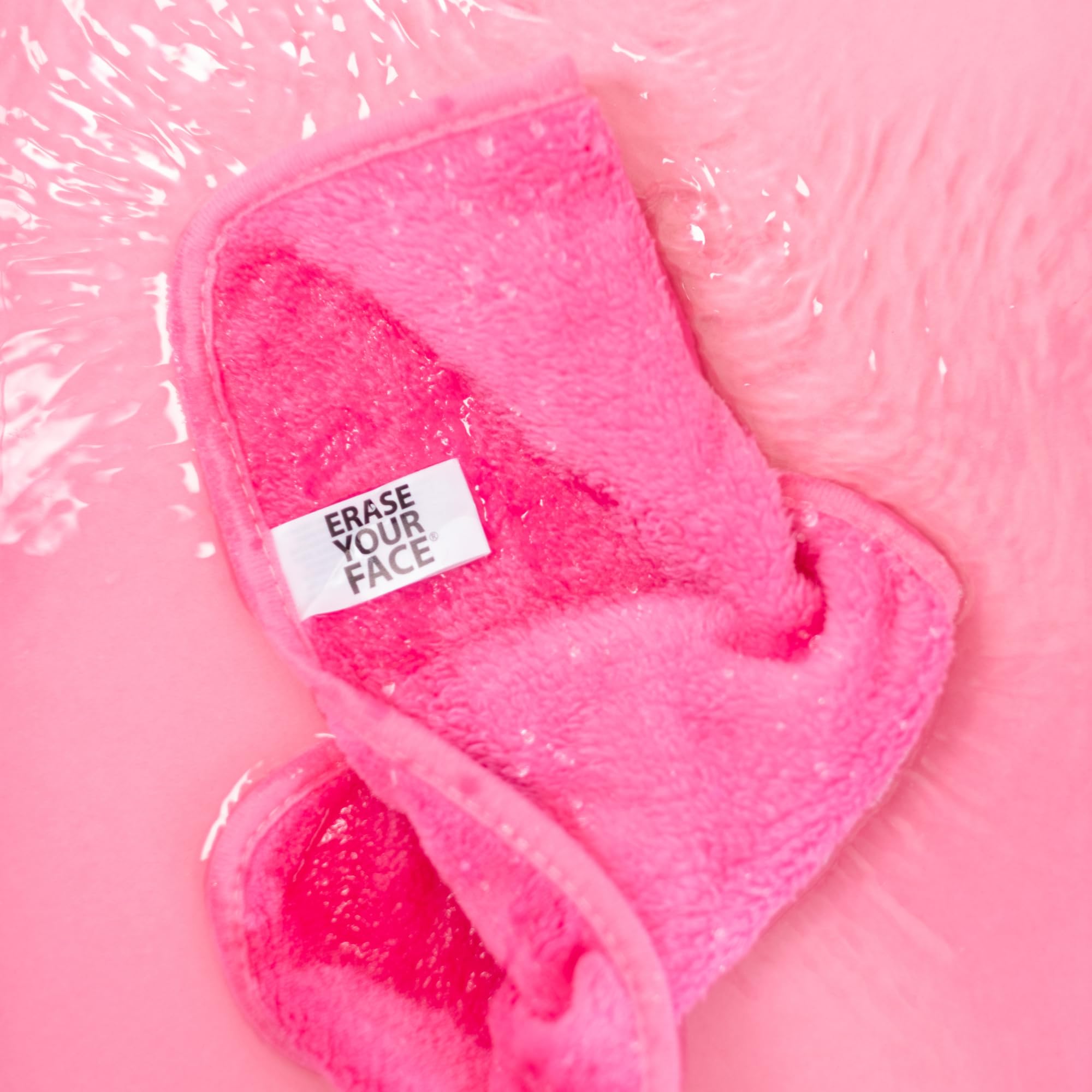 ERASE YOUR FACE: uso sencillo con agua tibia que invita a una rutina rápida