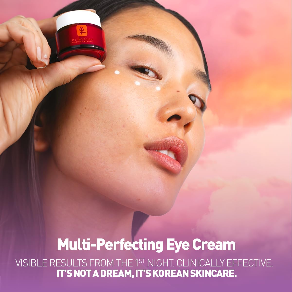 Uso nocturno de Erborian crema para ojos para renovación matutina.