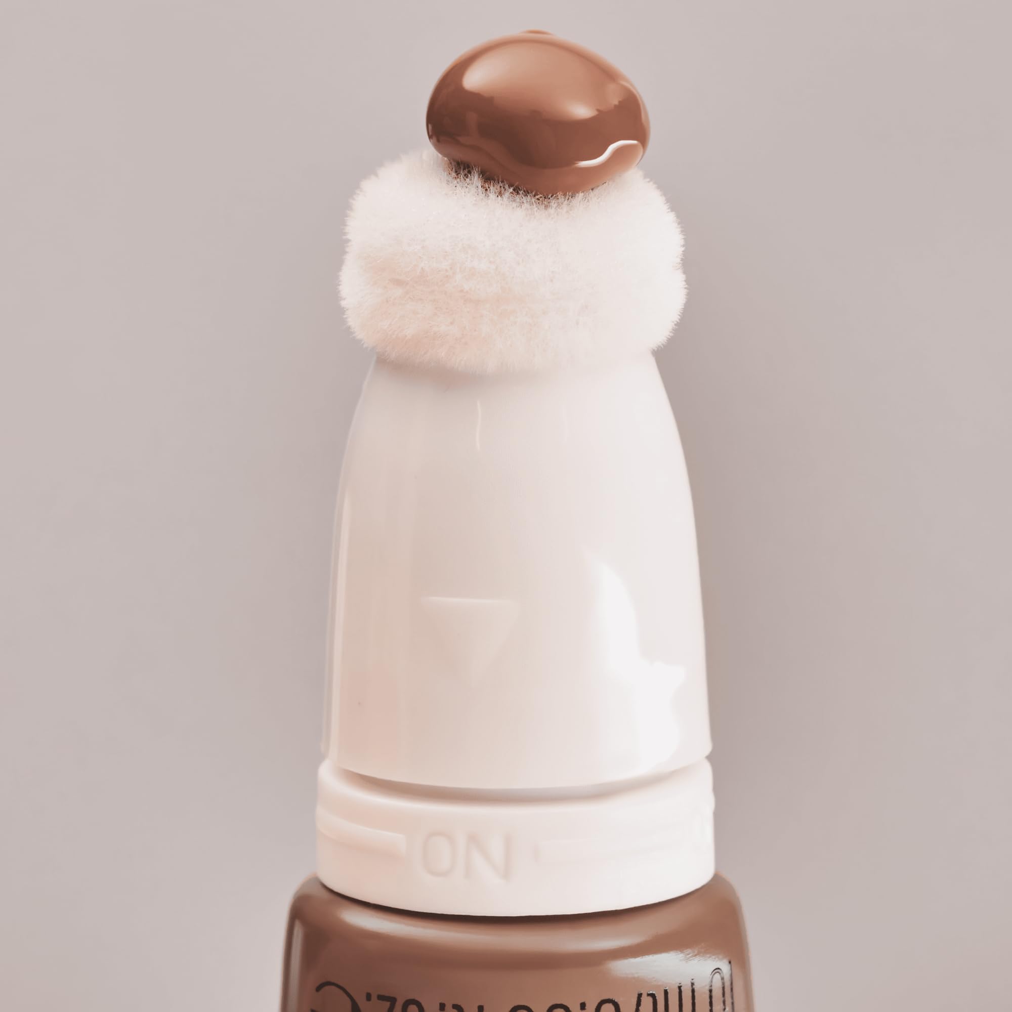 essence Baby Got Bronze: acabado luminoso para un look diario