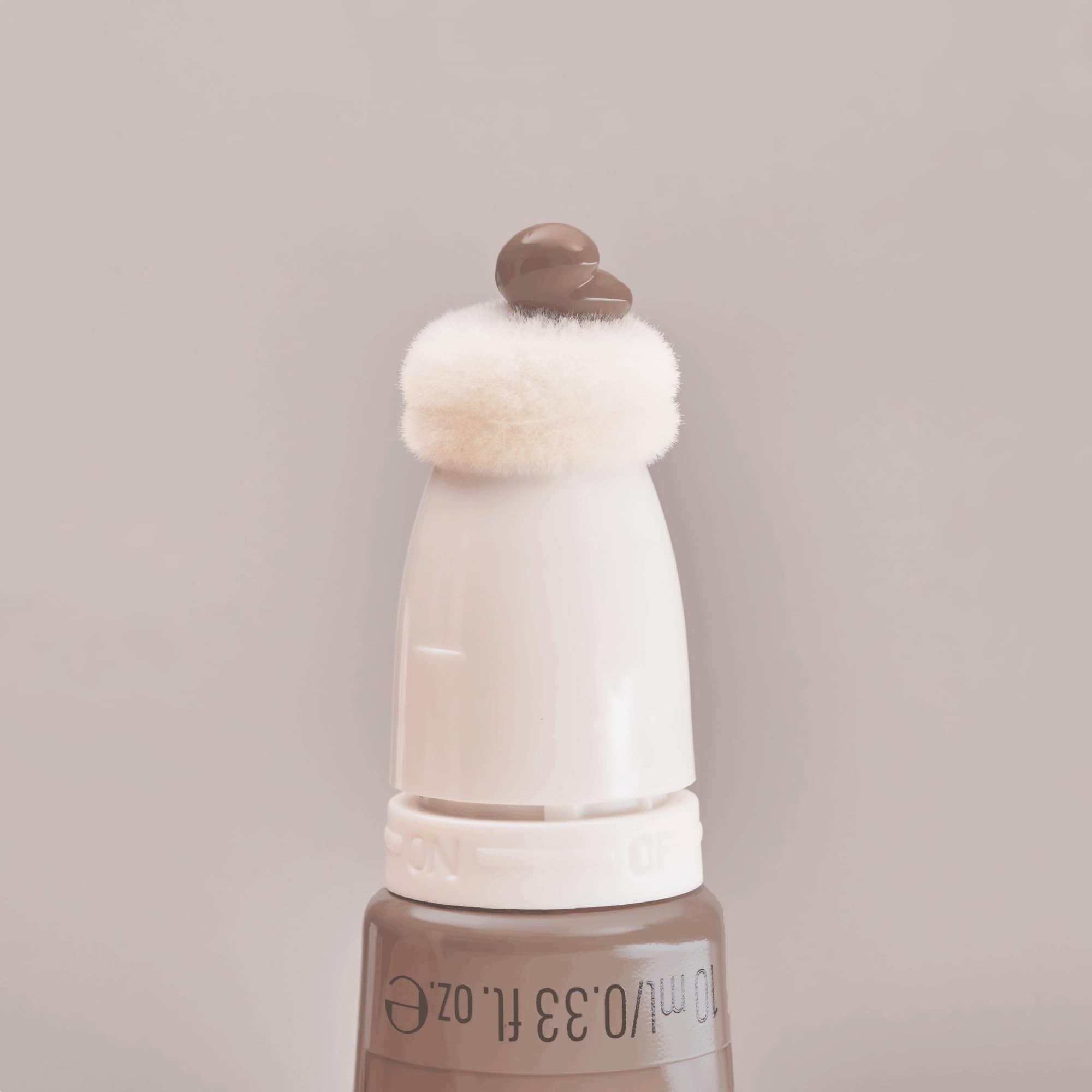 envase práctico de bronceador líquido essence para retoques