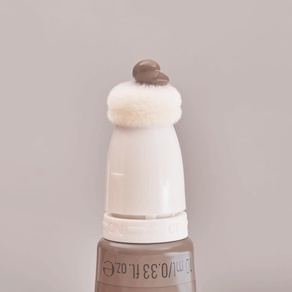 envase práctico de bronceador líquido essence para retoques