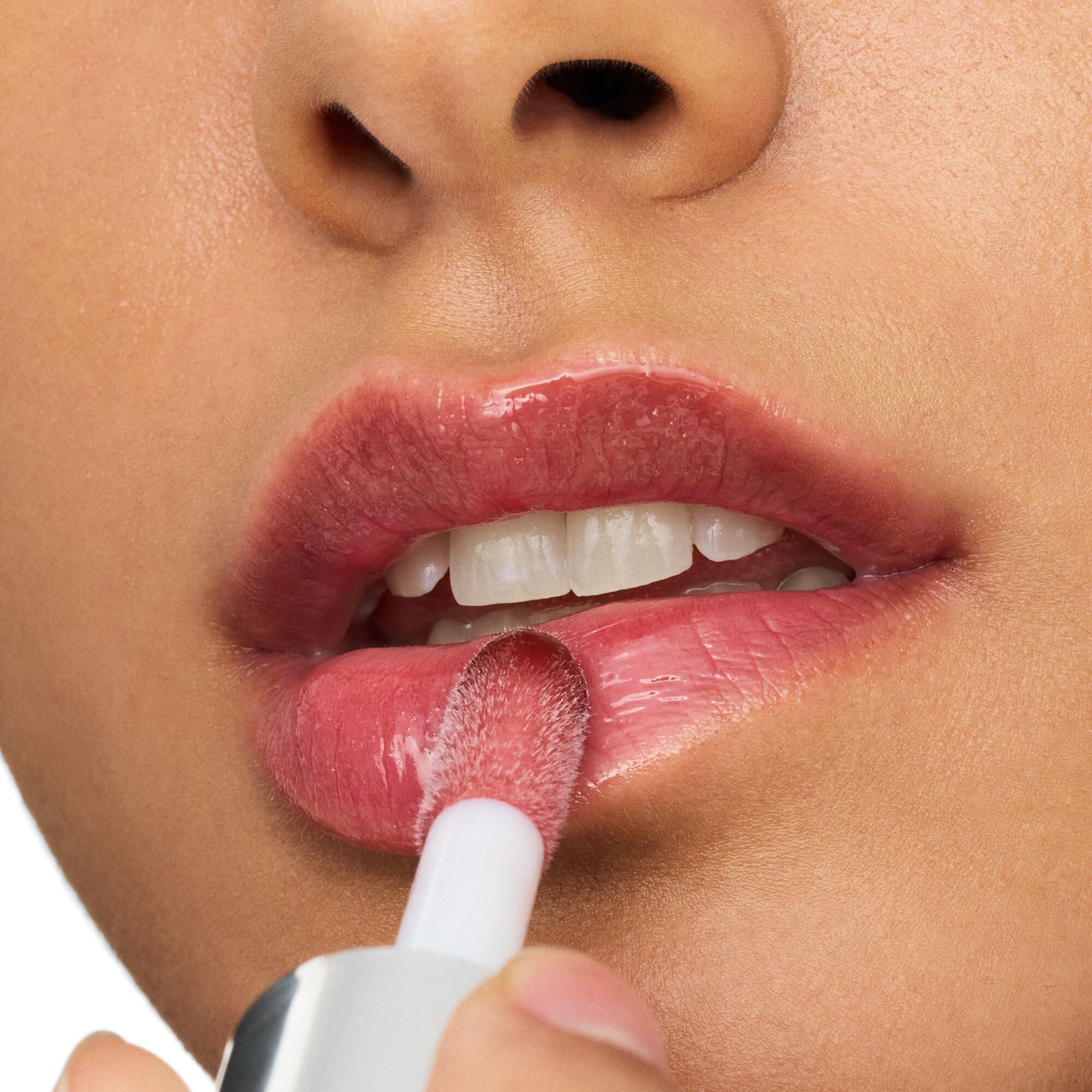 essence Hydra Kiss Lip Oil ácido hialurónico para hidratación profunda.