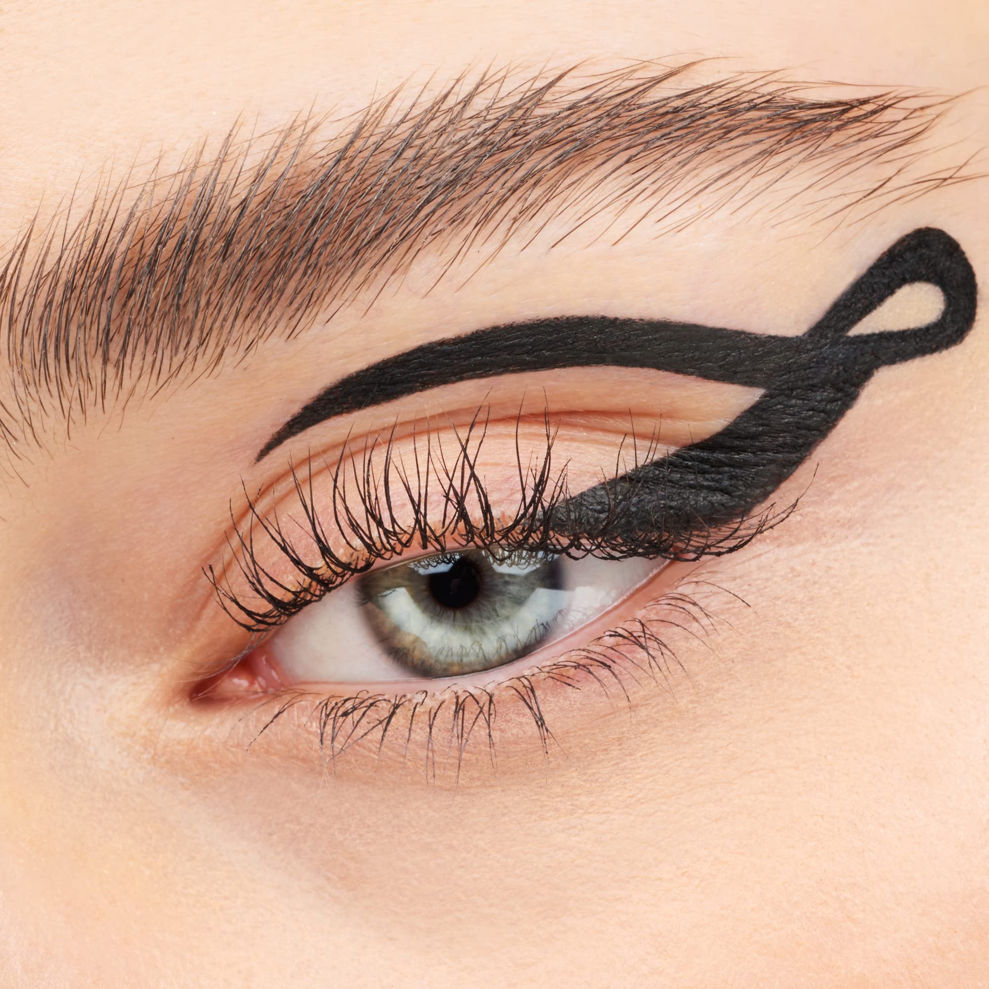 Stay & Play Gel Eyeliner a prueba de agua para duración durante el día.