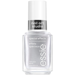 essie Cosmic Chrome ofrece aplicación suave para acabado plateado uniforme.