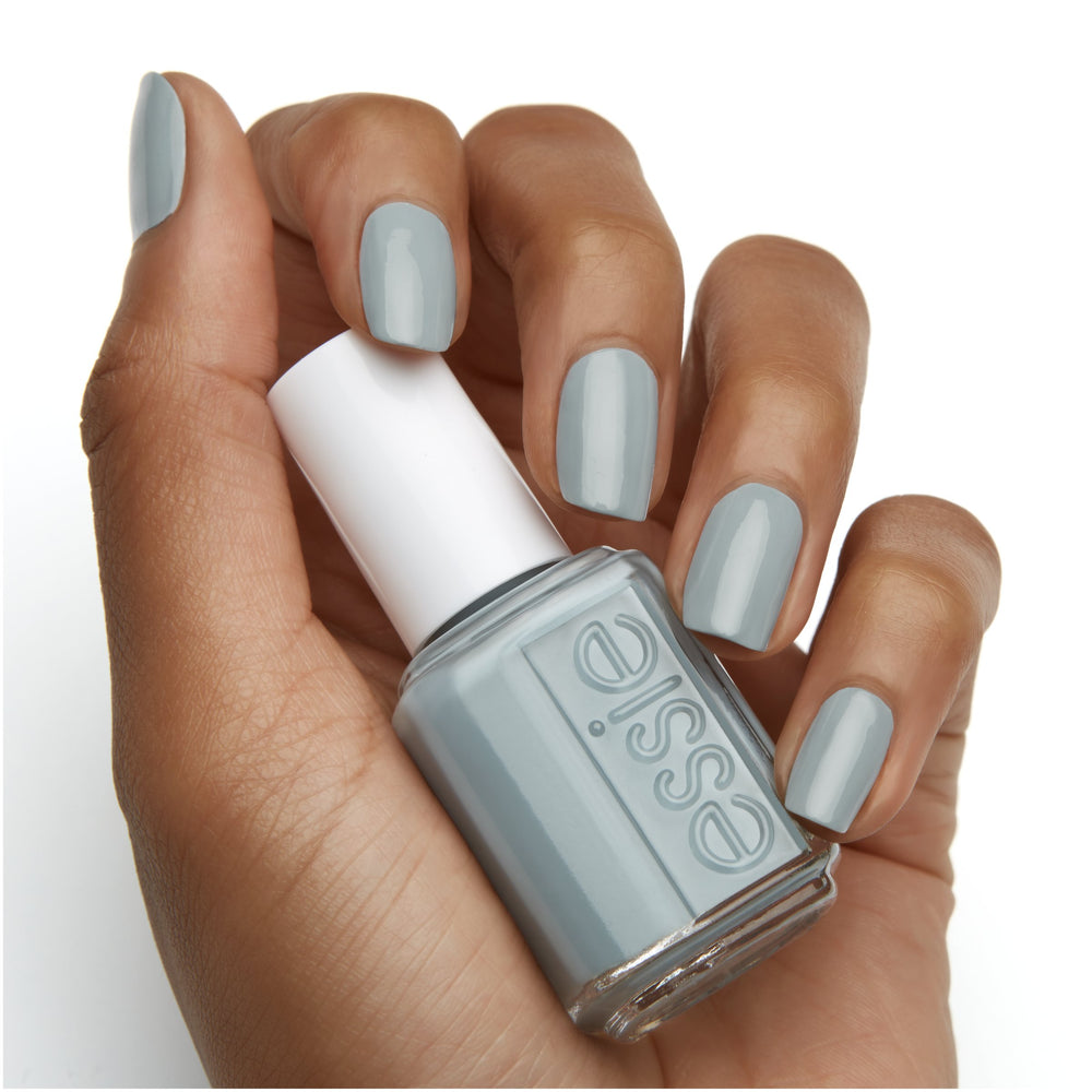 Calidad de salón en casa con essie para uñas.