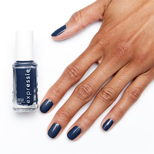 Manicura elegante con acabado liso de Essie Expressie.