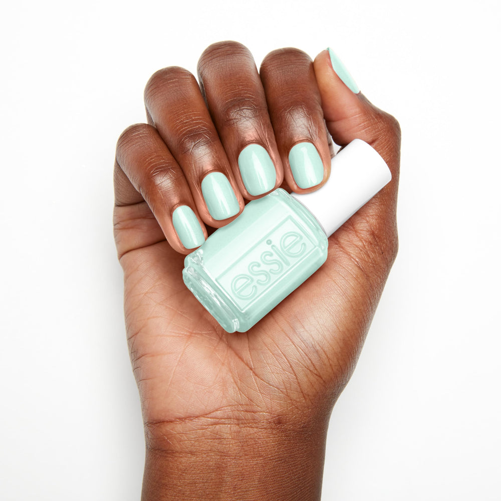 Envase de 13,6 ml de essie Seas The Day para manicuras rápidas.