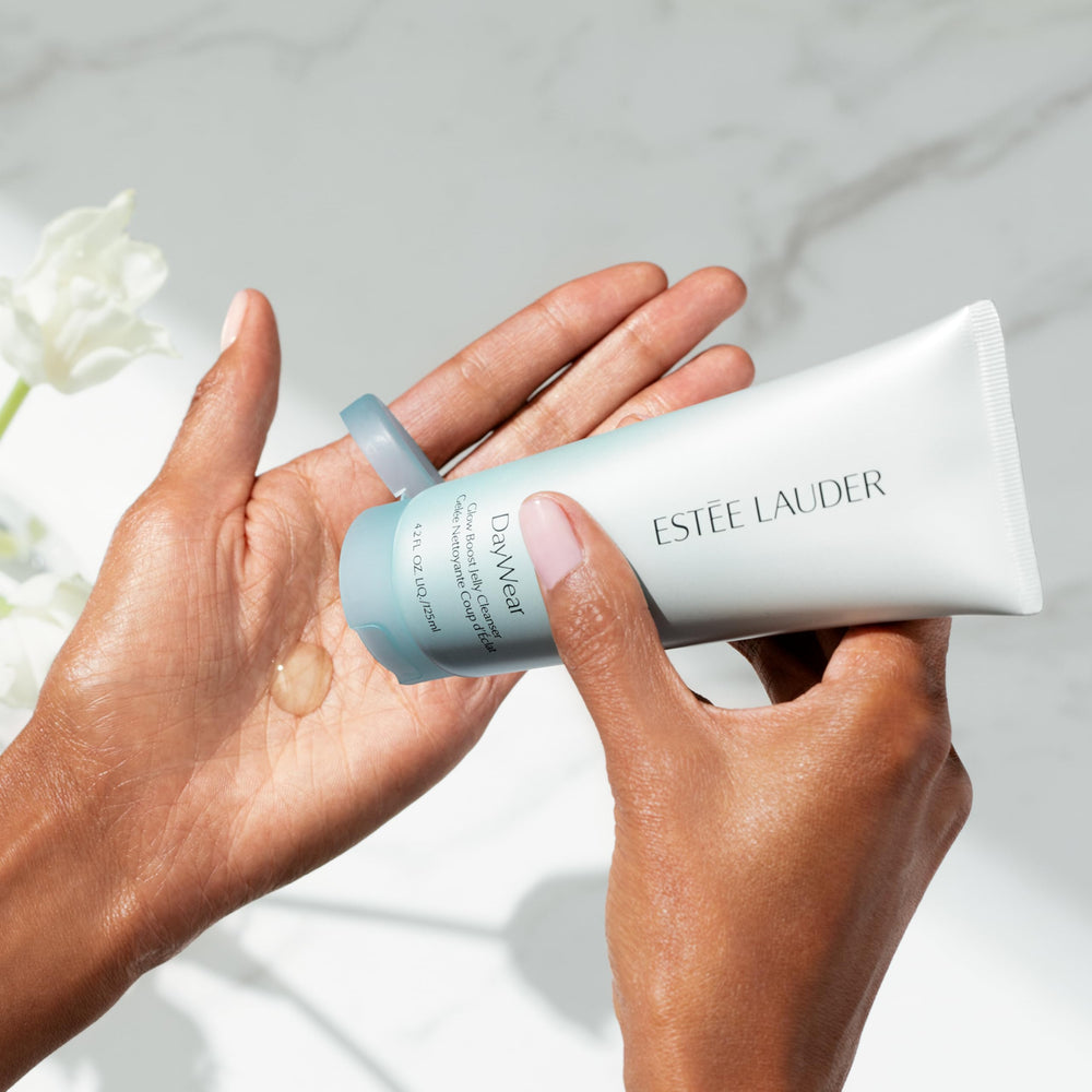 Estée Lauder DayWear Glow Boost Jelly Cleanser, cafeína para suavidad y vitalidad de la piel