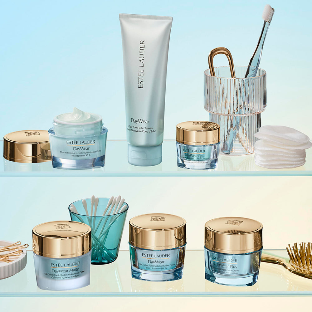 Estée Lauder DayWear Glow Boost Jelly Cleanser, acabado suave y piel limpia