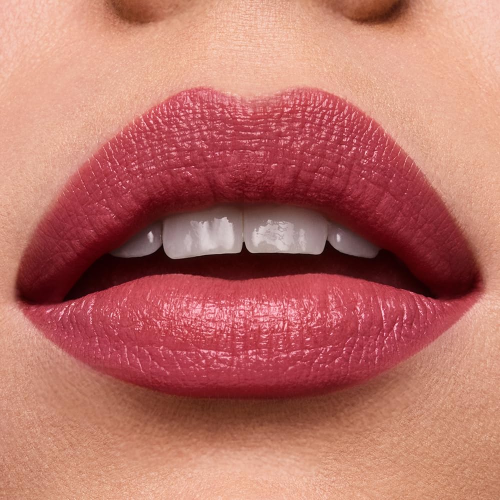 Estée Lauder barra labial, tapa magnética y diseño práctico