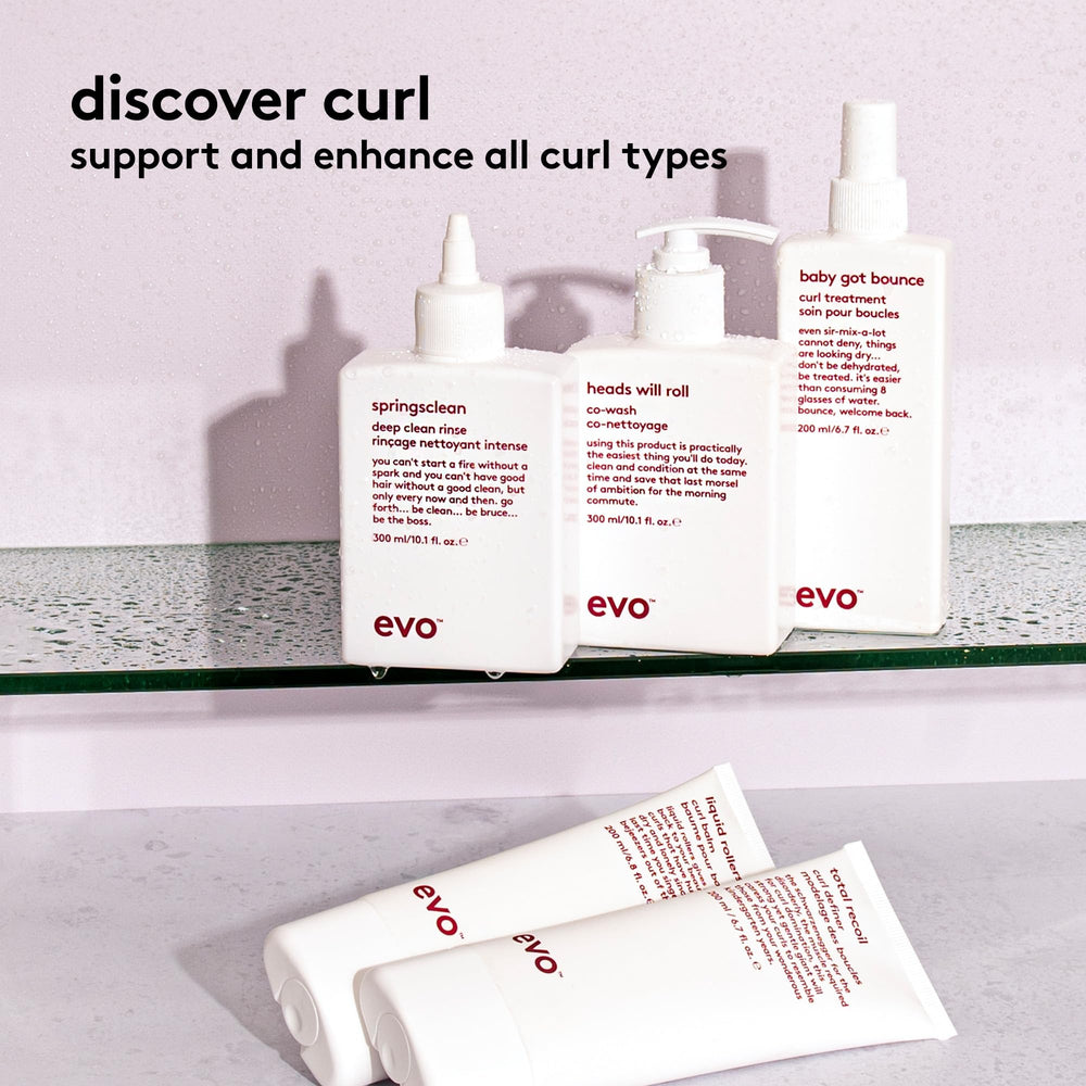 EVO Liquid Rollers Balm muestra rizos definidos y cabello suave tras el uso.