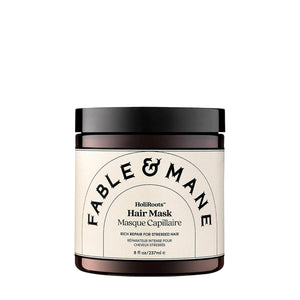 Mascarilla hidratante Fable & Mane con textura cremosa para suavizar el frizz.