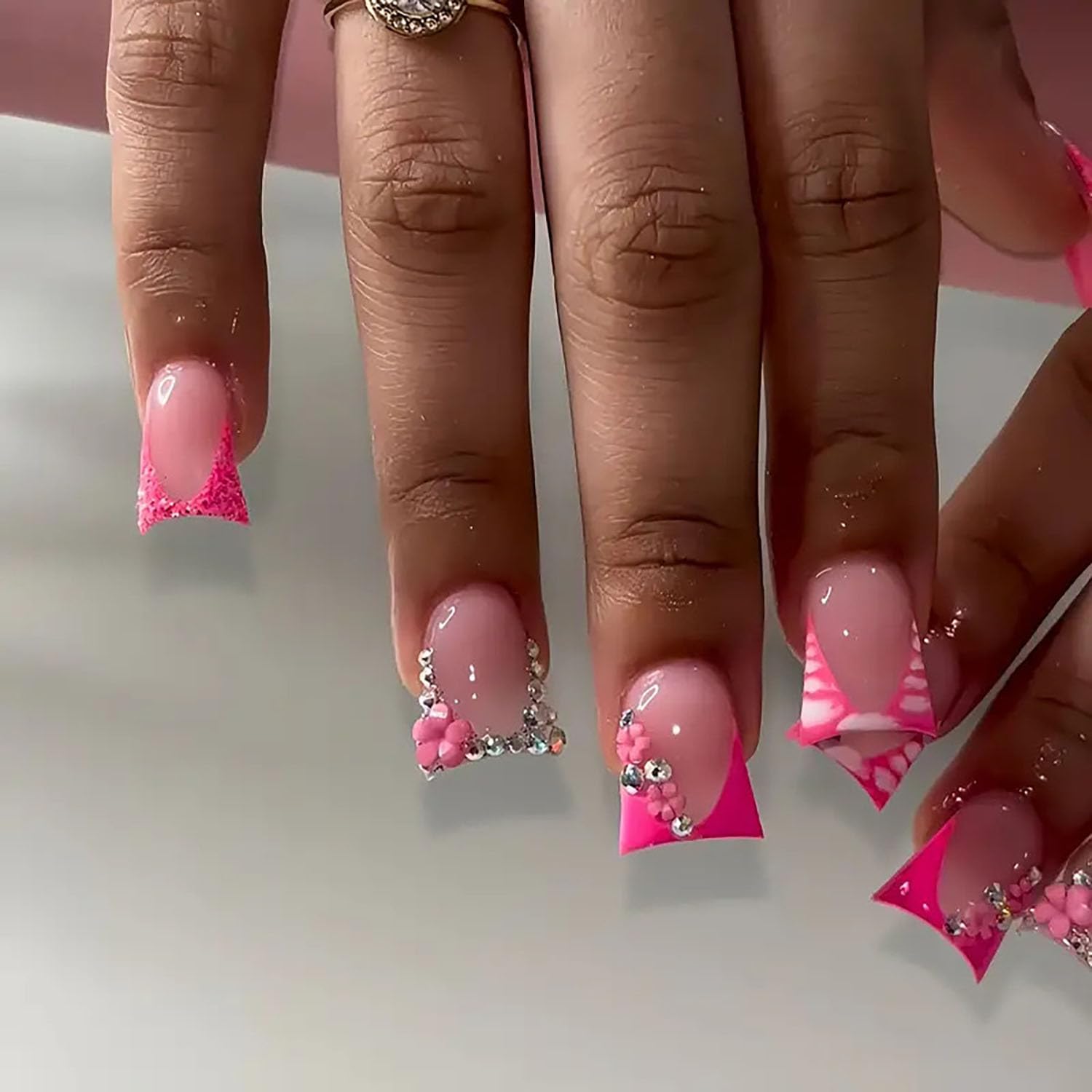 Uñas postizas FIEONCIY con forma de pato, brillo intenso y cobertura total.