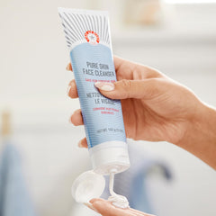 First Aid Beauty limpiador facial Piel Pura, uso diario para eliminar maquillaje ligero