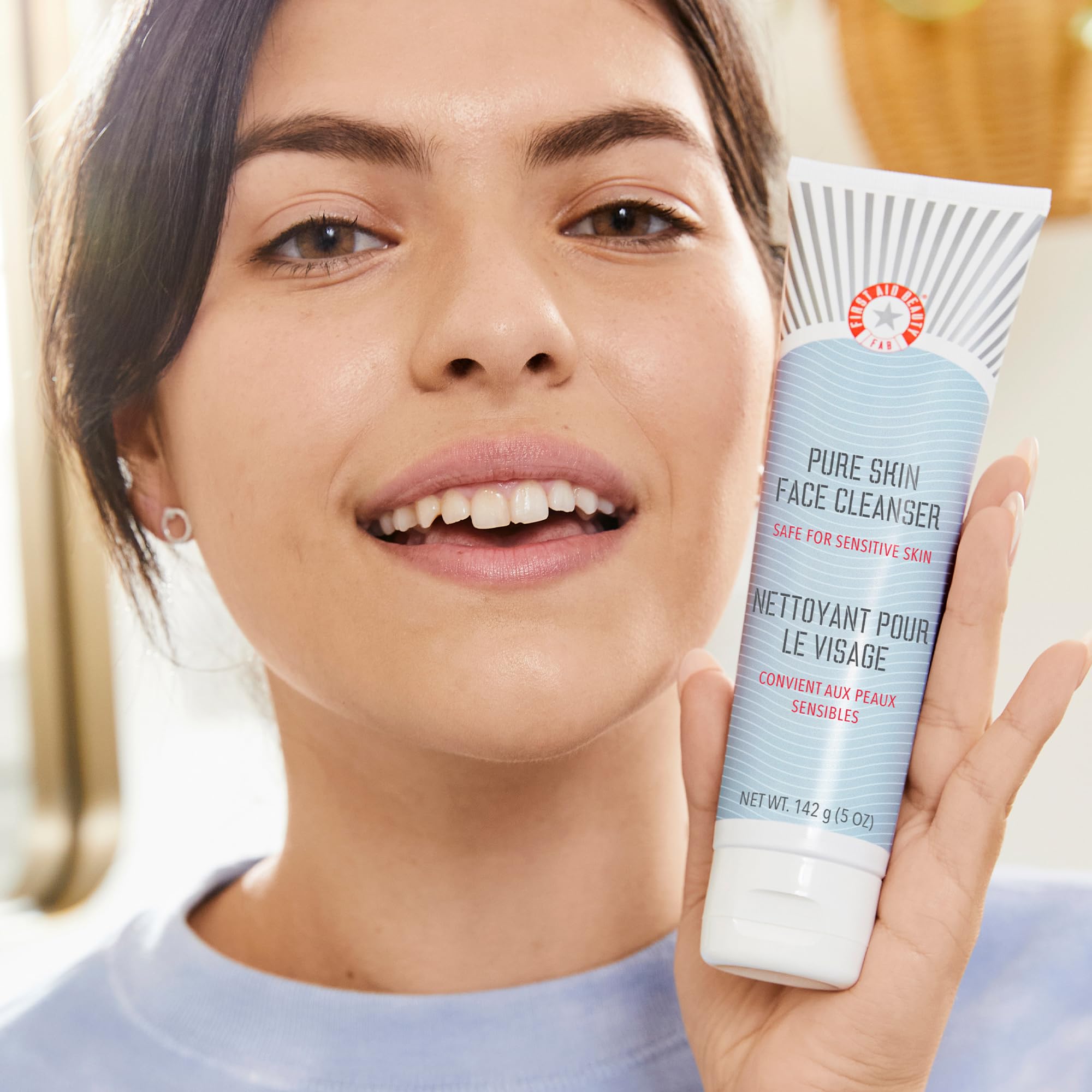 First Aid Beauty limpiador facial Piel Pura, libre de alcoholes y fragancias artificiales