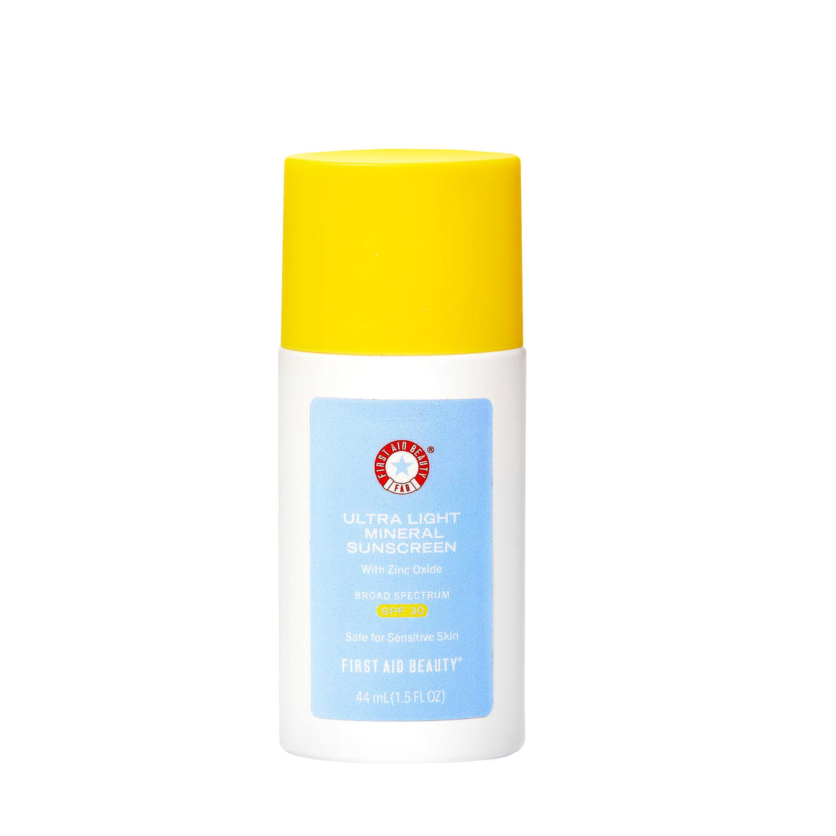 First Aid Beauty protector solar mineral, bote ligero para uso diario.