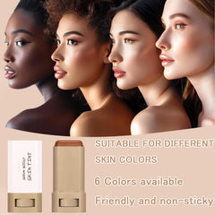 FNOLECY bálsamo-serum-stick aplicado en el centro del rostro para tono uniforme