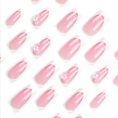 Aplicación rápida con Foccna, uñas en minutos para un look instantáneo.