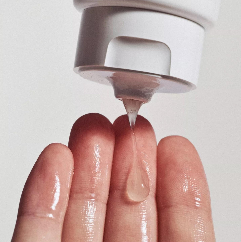 Fresh Soy Face Cleanser desmaquilla maquillaje y SPF con suavidad en la rutina diaria.