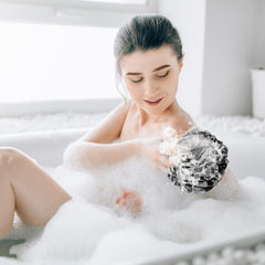 Esponja de ducha Fu Store en rosa, ideal para exfoliar y activar la circulación