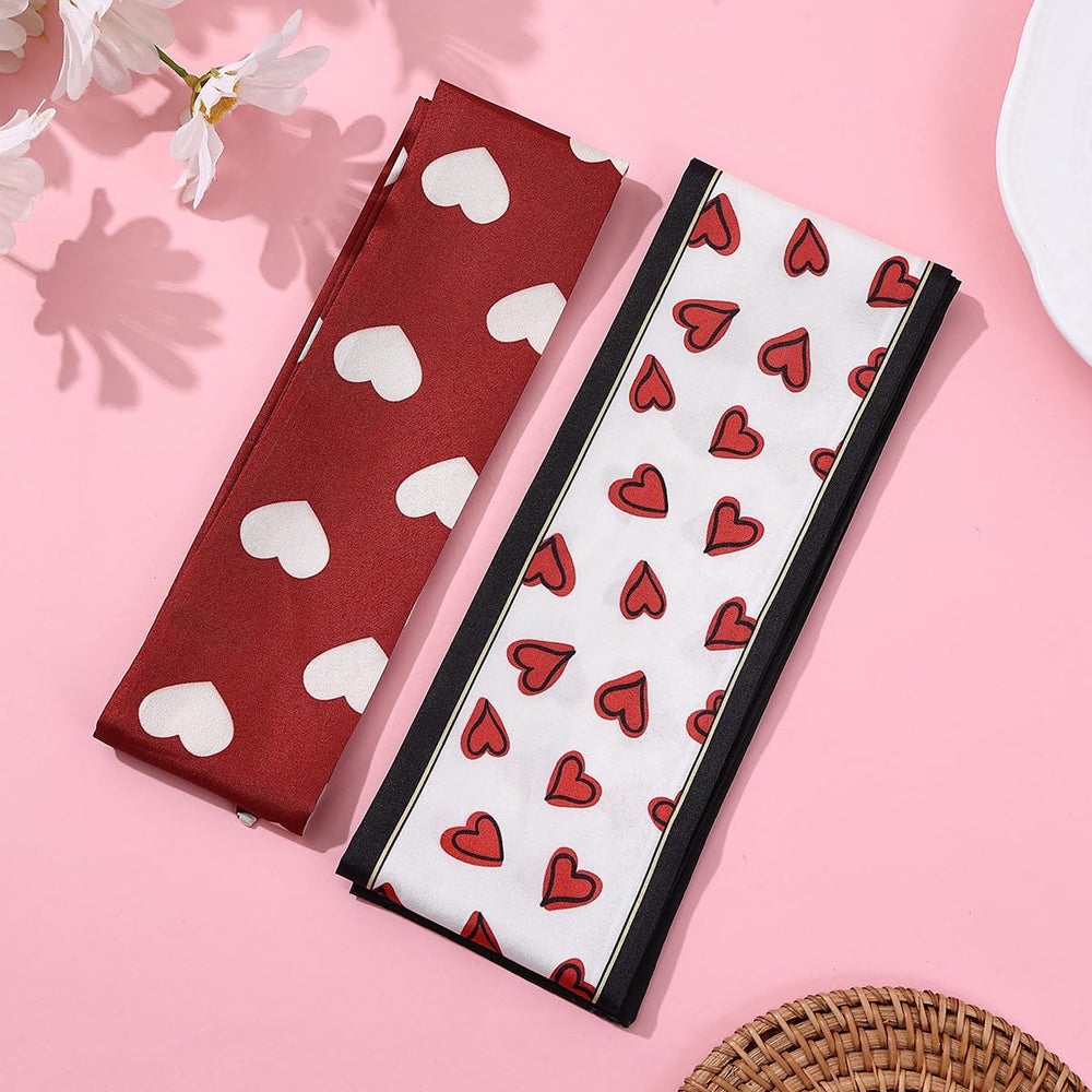 Fuyage bufanda roja con corazones blancos, textura suave para uso diario.