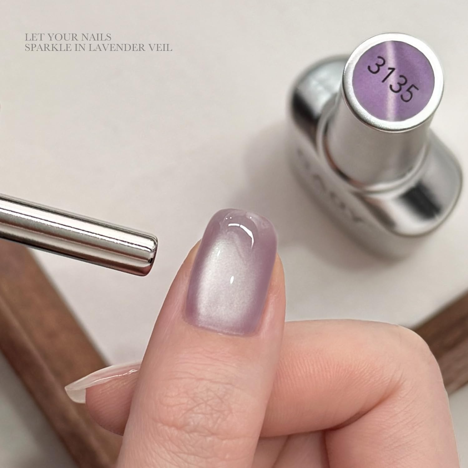 GAOY Jelly Lavanda con brillo holográfico y destellos en uñas