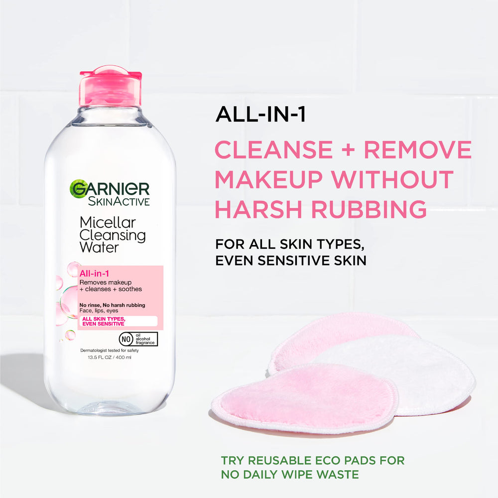 Aplicación suave en ojos con Garnier Agua Micelar para desmaquillar sin fricción.